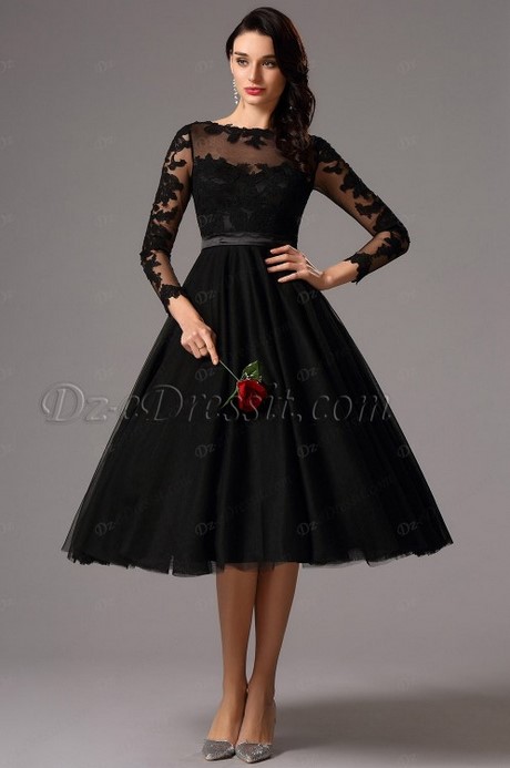 Robe cocktail longue dentelle