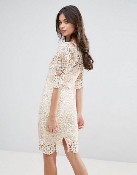 Robe en dentelle creme