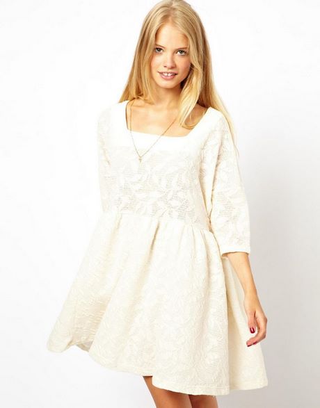 Robe en dentelle creme