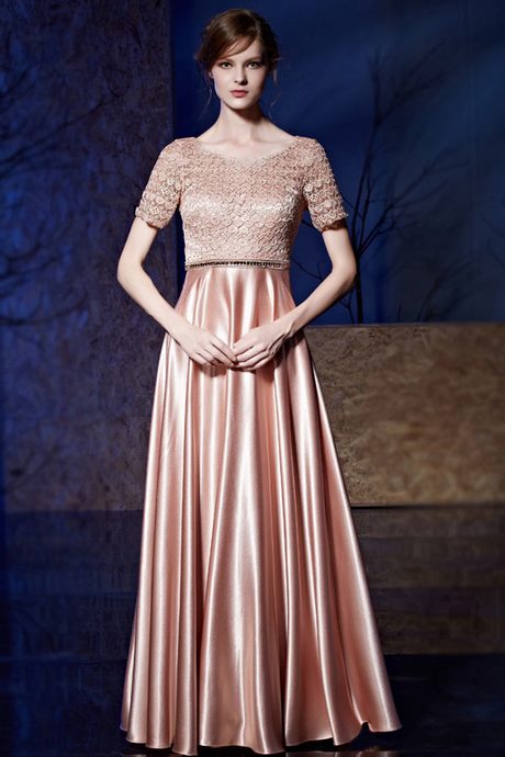 Robe longue en dentelle rose