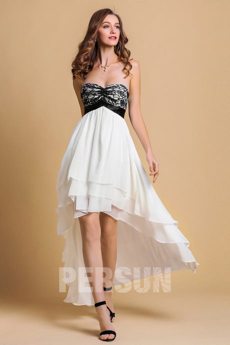 Robe noir et blanche dentelle