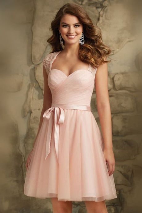 Robe rose a dentelle