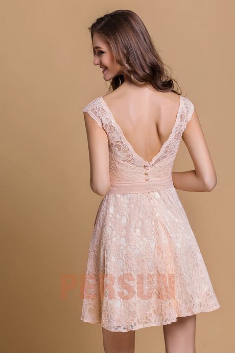 Robe rose pastel dentelle