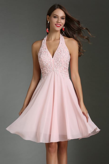 Robe rose pastel dentelle