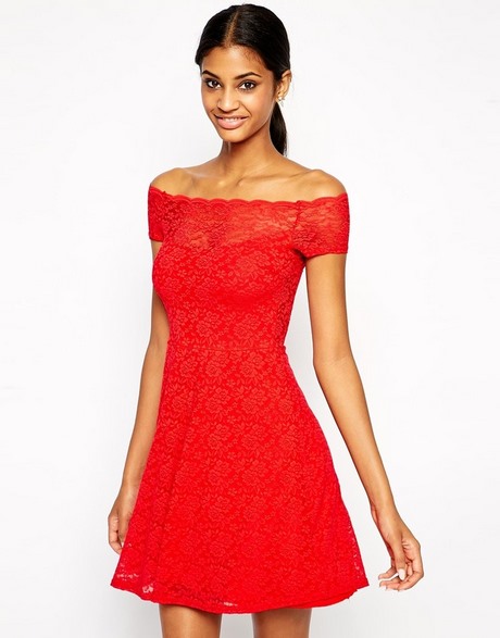 Robe rouge patineuse dentelle