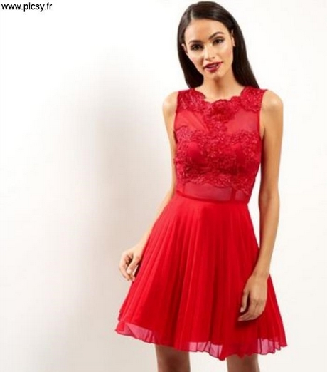 Robe rouge patineuse dentelle