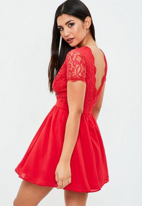 Robe rouge patineuse dentelle