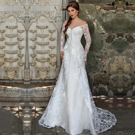 Robe de mariée avec manche et longue traine