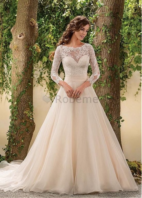 Robe de mariée avec manche et longue traine