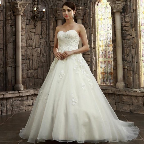 Robe de mariée dentelle avec traine