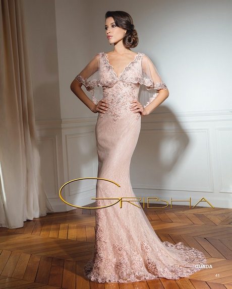 Robe dentelle rose poudrée