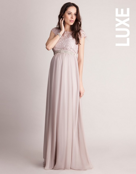 Robe en dentelle rose pale