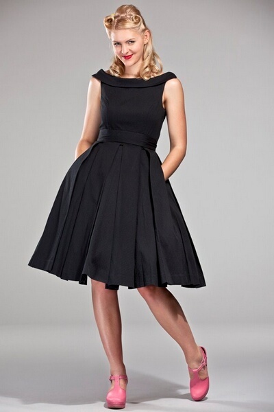 Robe noire retro