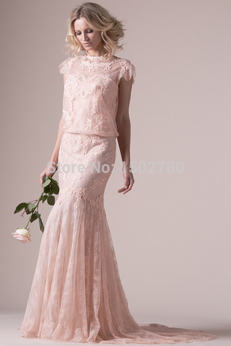 Robe rose pale dentelle