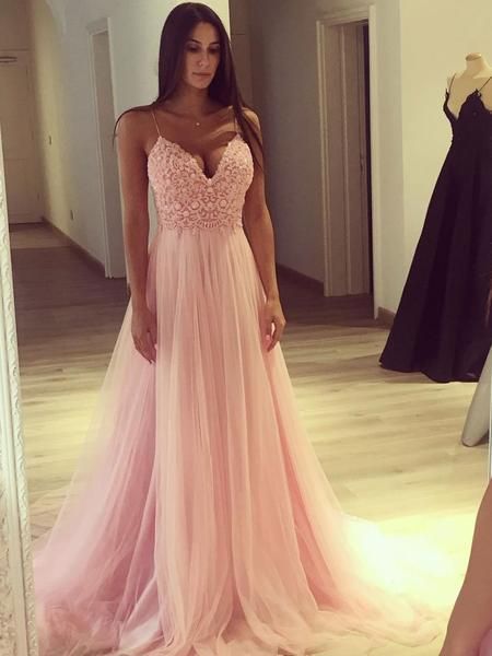 Belle robe de soiree en dentelle