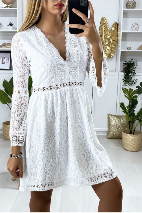 Robe blanche dentelle avec manche