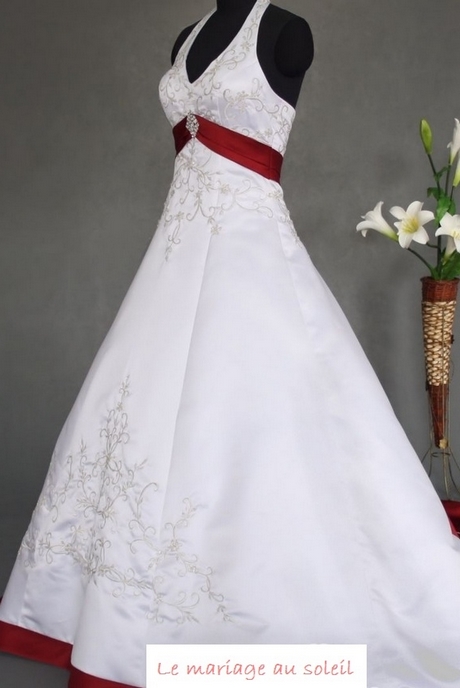 Robe de mariée blanche et bordeaux