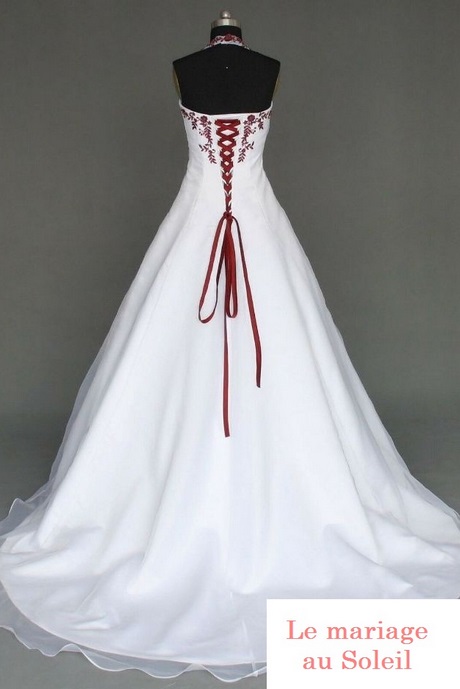 Robe de mariée bordeau et blanche