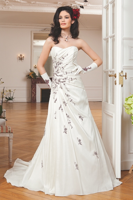 Robe de mariée bordeau et blanche