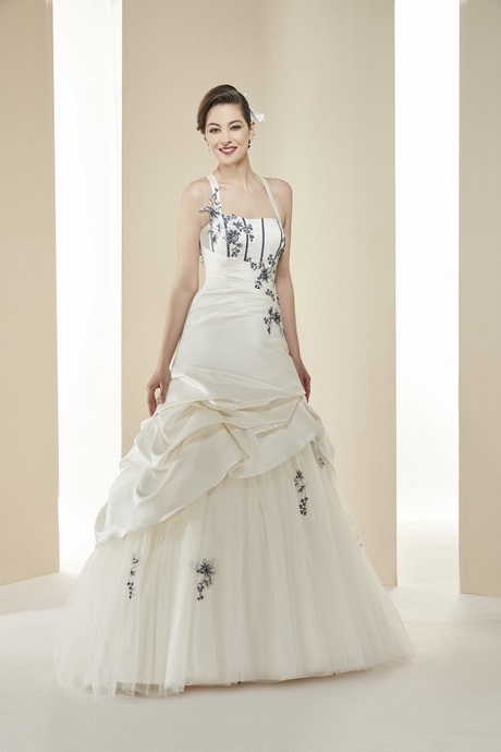 Robe de mariée bordeau et blanche