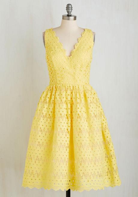 Robe jaune classe