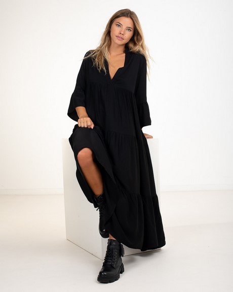 Robe longue noire col v