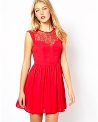 Robe rouge patineuse