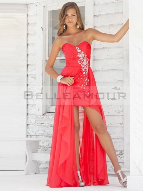 Robe bustier avec voile derriere