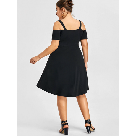 Robe noire plus longue derriere