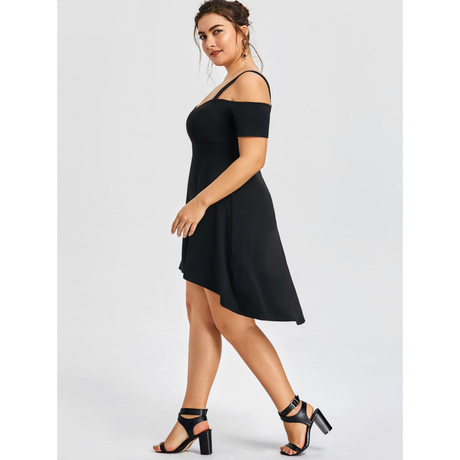 Robe noire plus longue derriere