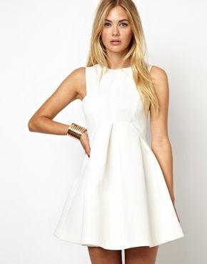 Robe blanche habillee