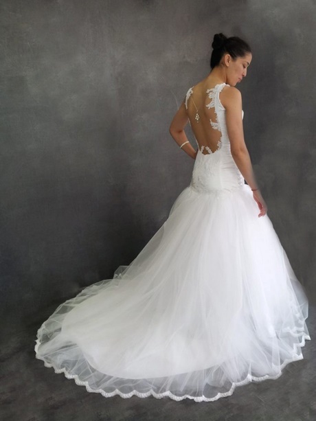 Robe de mariée avec dentelle et dos nu