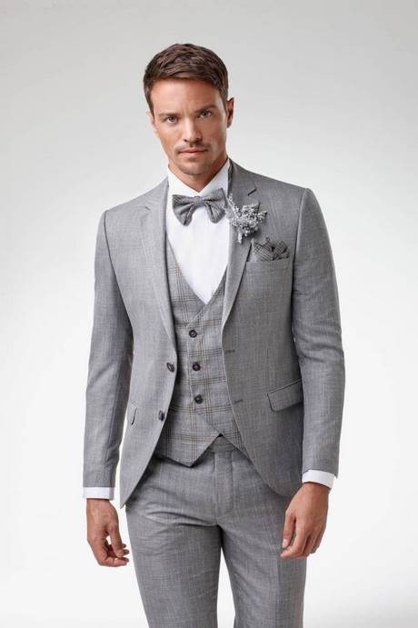 Costume de mariage beige