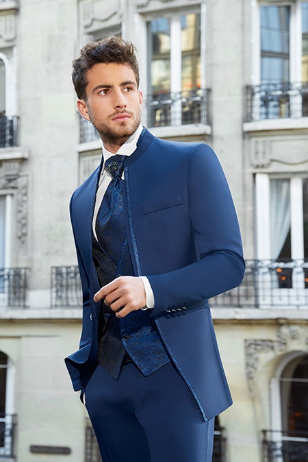 Costume de mariage bleu