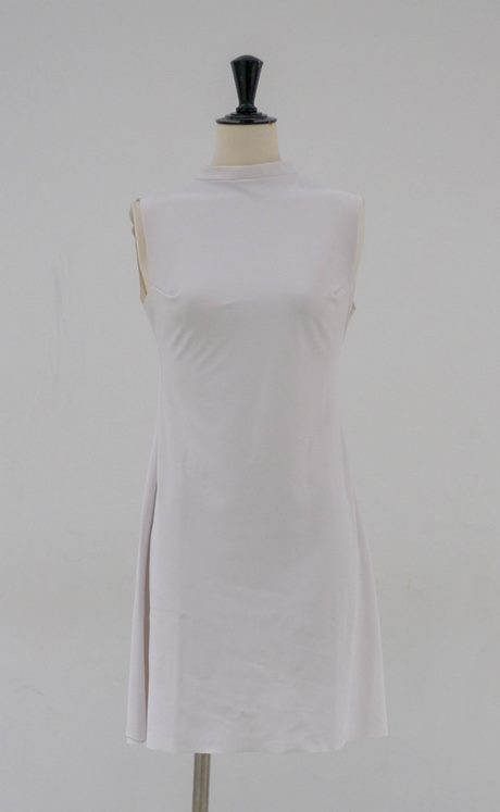 Robe blanche courte cintrée