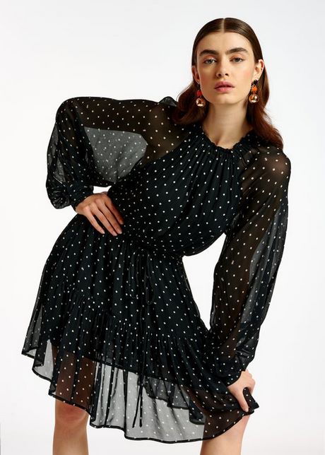 Robe noire à pois blancs