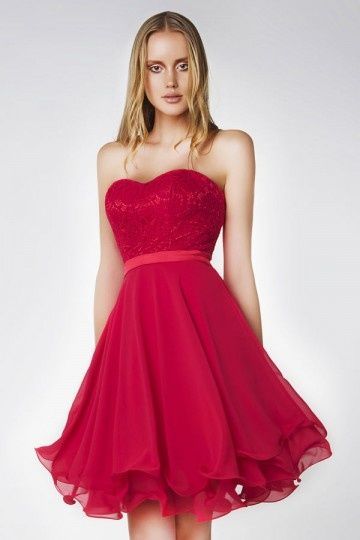 Robe rouge simple courte